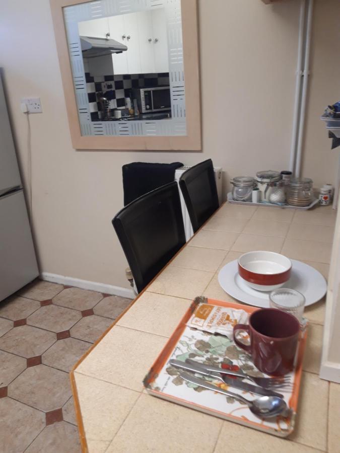 61 Apartment Winchester Bagian luar foto